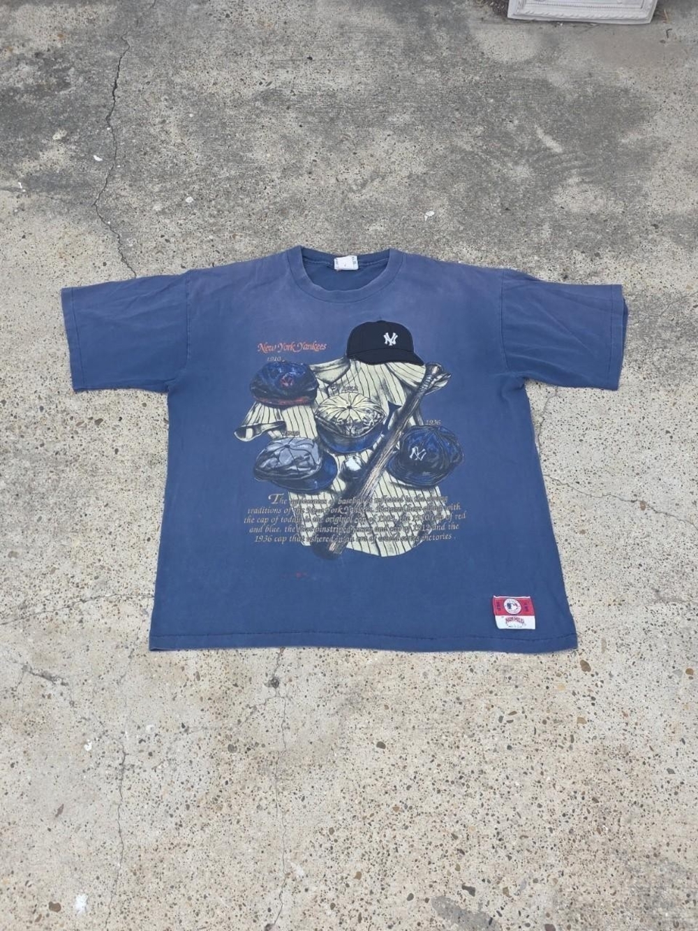 Vintage 90s New York Yankees Nutmeg T-Shirt Size Large Blue MLB Baseball
